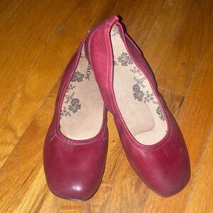 Women’s Red TAO Chit Chat Flats US Size 7